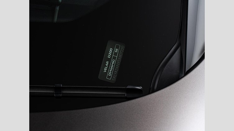 2024 認定中古車 Land Rover Range Rover Velar シャラントグレイ D200マイルドハイブリッド（ディーゼル） スタンダードホイールベース Dynamic SE