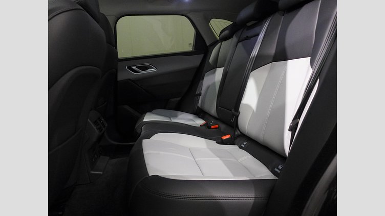 2024 認定中古車 Land Rover Range Rover Velar サントリーニブラック P400eプラグインハイブリッド（ガソリン） スタンダードホイールベース Dynamic SE