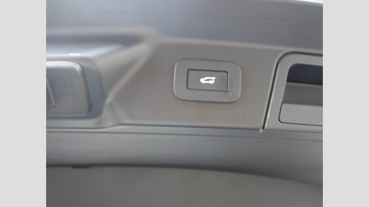 2024 認定中古車 Land Rover Range Rover Velar サントリーニブラック P400eプラグインハイブリッド（ガソリン） スタンダードホイールベース Dynamic SE
