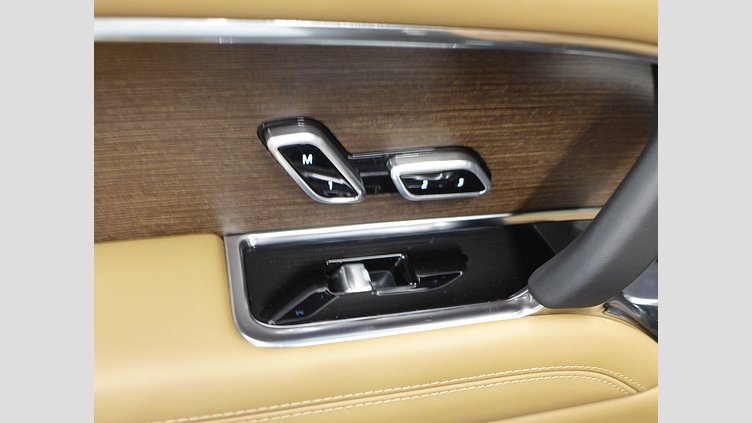 2024 認定中古車 Land Rover Range Rover ブリティッシュレーシンググリーン P550 AWD PHEV（AT） スタンダードホイールベース Autobiography