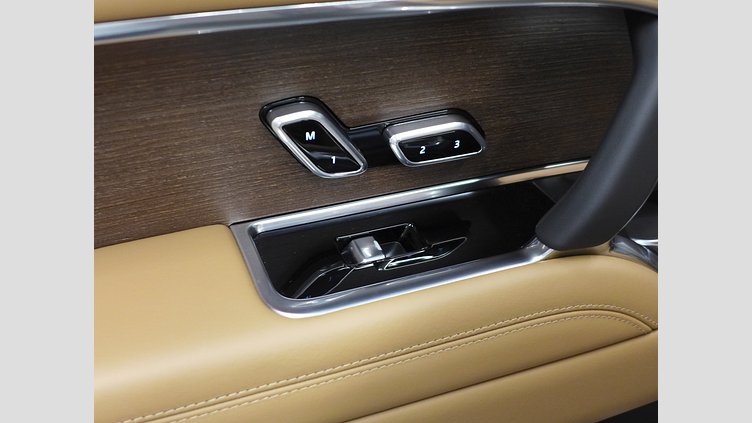 2024 認定中古車 Land Rover Range Rover バトゥミゴールド P530 AWD（AT） スタンダードホイールベース Autobiography