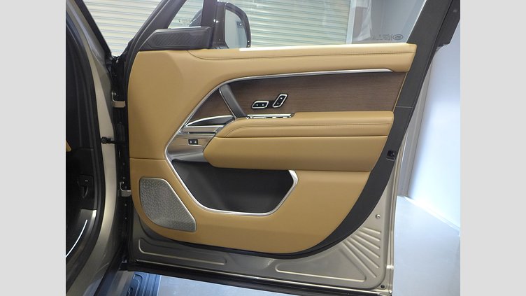 2024 認定中古車 Land Rover Range Rover バトゥミゴールド P530 AWD（AT） スタンダードホイールベース Autobiography