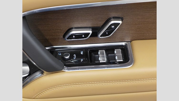2024 認定中古車 Land Rover Range Rover バトゥミゴールド P530 AWD（AT） スタンダードホイールベース Autobiography