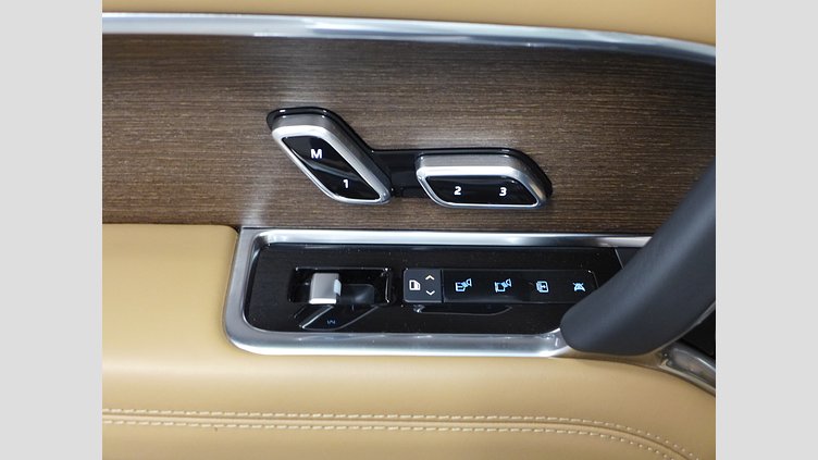 2024 認定中古車 Land Rover Range Rover バトゥミゴールド P530 AWD（AT） スタンダードホイールベース Autobiography