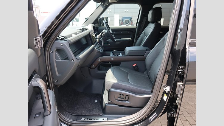 2023 認定中古車 Land Rover Defender 110 サントリーニブラック D300 AWD（AT） X