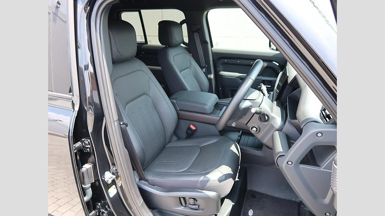2023 認定中古車 Land Rover Defender 110 サントリーニブラック D300 AWD（AT） X
