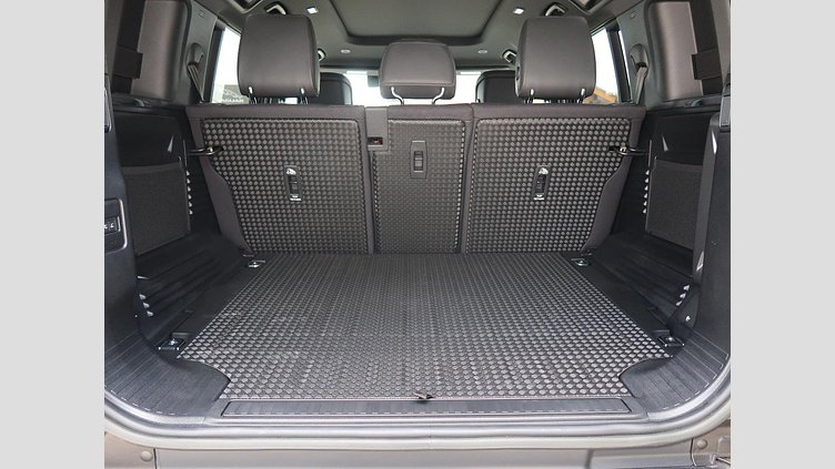 2023 認定中古車 Land Rover Defender 110 サントリーニブラック D300 AWD（AT） X