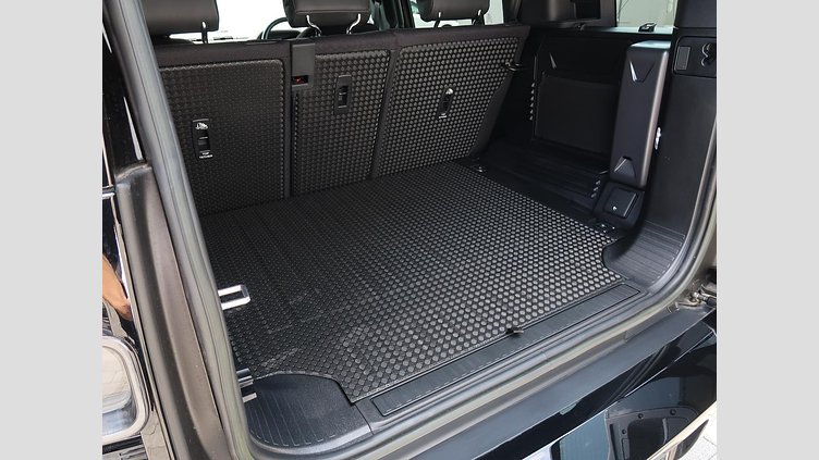 2023 認定中古車 Land Rover Defender 110 サントリーニブラック D300 AWD（AT） X