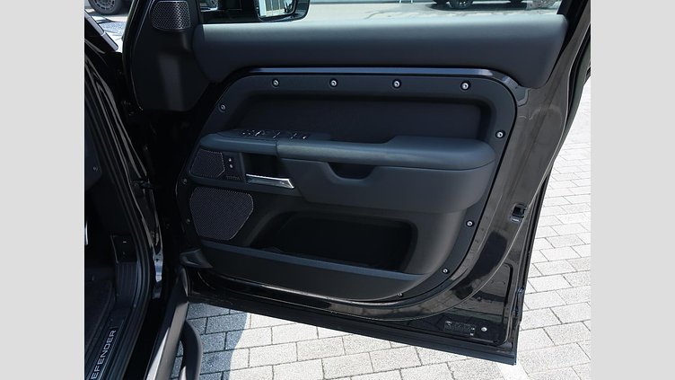 2023 認定中古車 Land Rover Defender 110 サントリーニブラック D300 AWD（AT） X