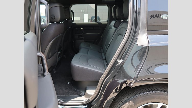 2023 認定中古車 Land Rover Defender 110 サントリーニブラック D300 AWD（AT） X