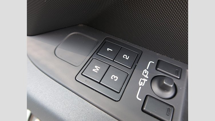 2023 認定中古車 Land Rover Defender 110 サントリーニブラック D300 AWD（AT） X