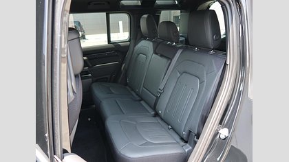 Defender 110 76