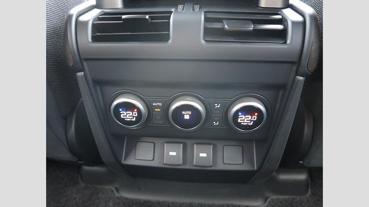 2023 認定中古車 Land Rover Defender 110 サントリーニブラック D300 AWD（AT） X