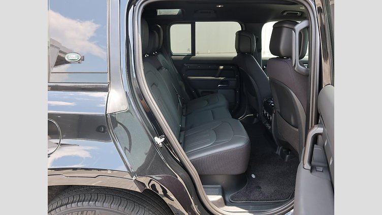 2023 認定中古車 Land Rover Defender 110 サントリーニブラック D300 AWD（AT） X