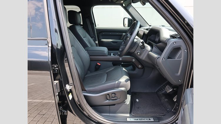 2023 認定中古車 Land Rover Defender 110 サントリーニブラック D300 AWD（AT） X