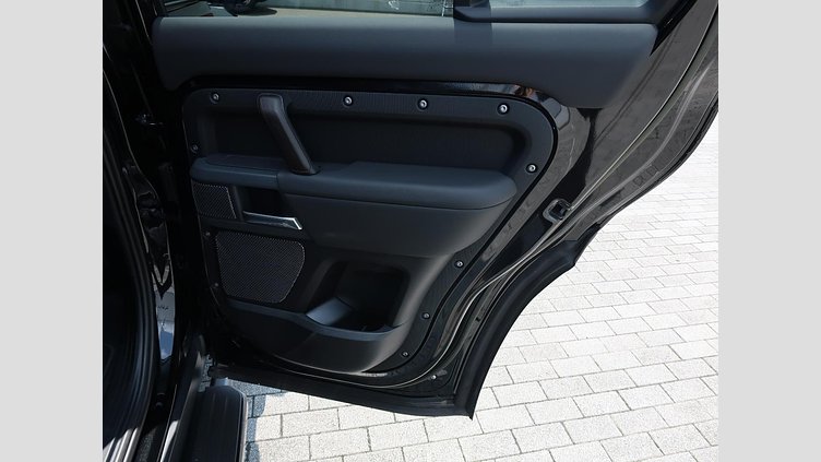 2023 認定中古車 Land Rover Defender 110 サントリーニブラック D300 AWD（AT） X