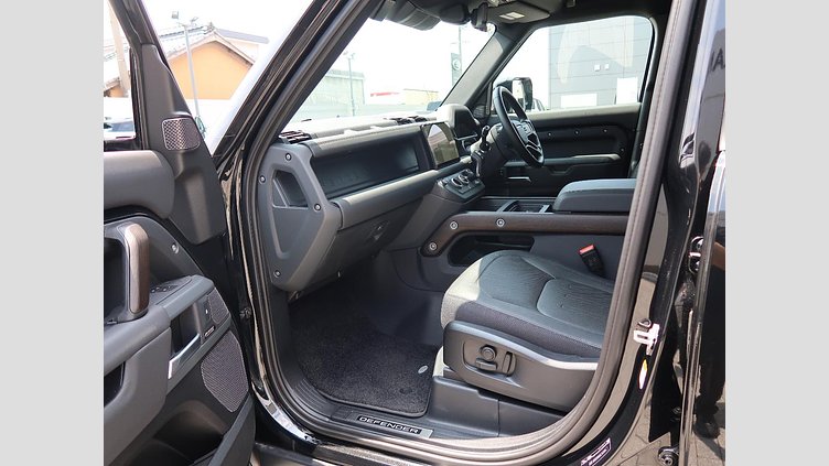 2023 認定中古車 Land Rover Defender 110 サントリーニブラック D300 AWD（AT） X