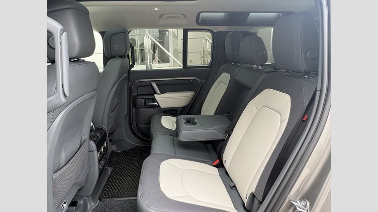 2023 認定中古車 Land Rover Defender 110 シリコンシルバー D300 AWD（AT） X-DYNAMIC HSE