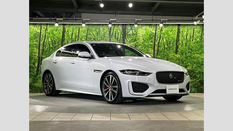 2019 認定中古車 Jaguar XE ユーロンホワイト P250 RWD AUTOMATIC 4 door Saloon R-DYNAMIC SE