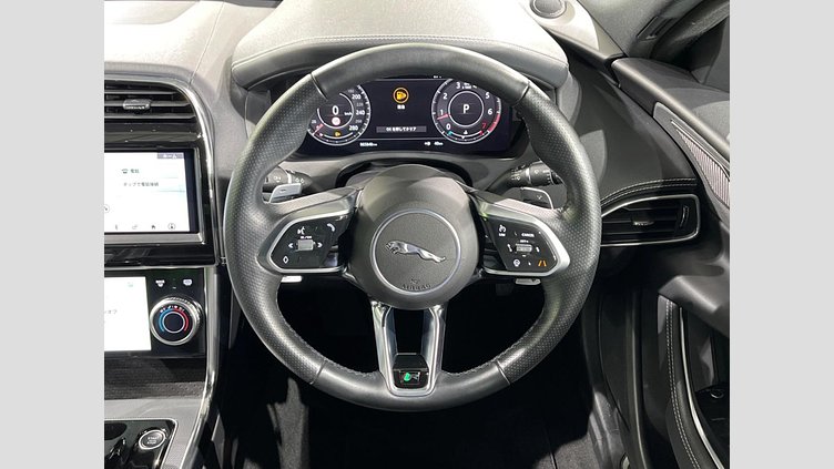 2019 認定中古車 Jaguar XE ユーロンホワイト P250 RWD AUTOMATIC 4 door Saloon R-DYNAMIC SE