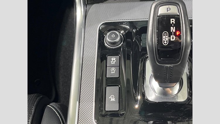 2019 認定中古車 Jaguar XE ユーロンホワイト P250 RWD AUTOMATIC 4 door Saloon R-DYNAMIC SE