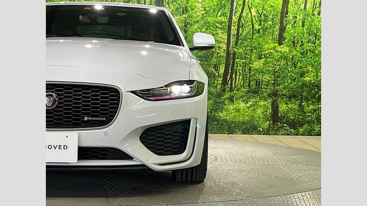 2019 認定中古車 Jaguar XE ユーロンホワイト P250 RWD AUTOMATIC 4 door Saloon R-DYNAMIC SE