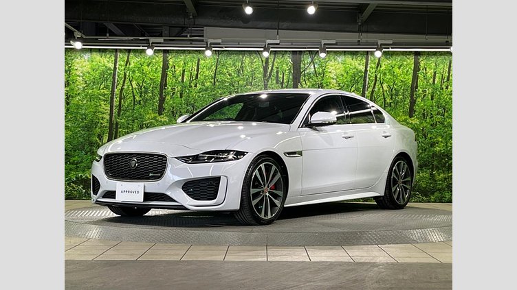 2019 認定中古車 Jaguar XE ユーロンホワイト P250 RWD AUTOMATIC 4 door Saloon R-DYNAMIC SE