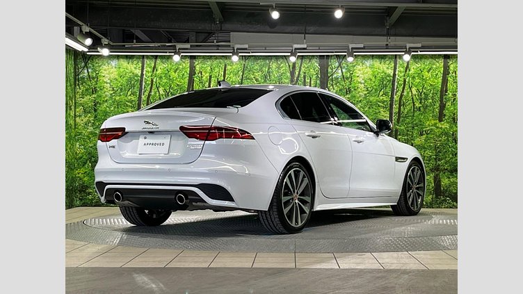 2019 認定中古車 Jaguar XE ユーロンホワイト P250 RWD AUTOMATIC 4 door Saloon R-DYNAMIC SE