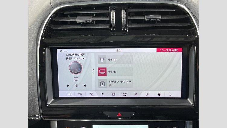 2019 認定中古車 Jaguar XE ユーロンホワイト P250 RWD AUTOMATIC 4 door Saloon R-DYNAMIC SE