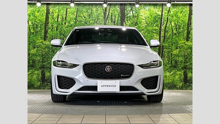 2019 認定中古車 Jaguar XE ユーロンホワイト P250 RWD AUTOMATIC 4 door Saloon R-DYNAMIC SE