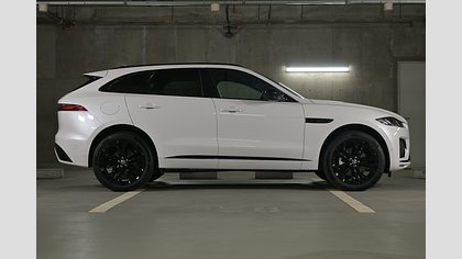 F-Pace 11