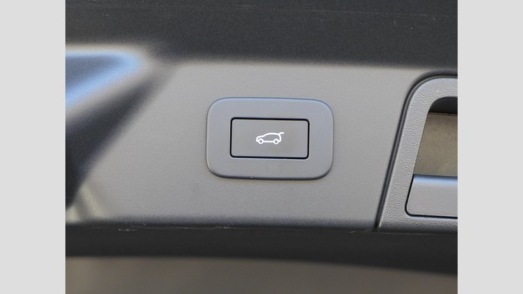 2024 認定中古車 Land Rover Range Rover Velar カルパチアングレイ D200マイルドハイブリッド（ディーゼル） スタンダードホイールベース Dynamic SE