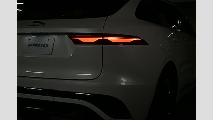 F-Pace 27