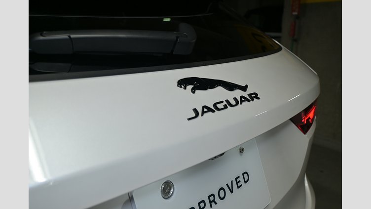 2025 認定中古車 Jaguar F-Pace オストゥーニパールホワイト D204 AWD（オートマチック）MHEV R-DYNAMIC SE