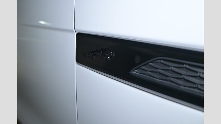 2025 認定中古車 Jaguar F-Pace オストゥーニパールホワイト D204 AWD（オートマチック）MHEV R-DYNAMIC SE