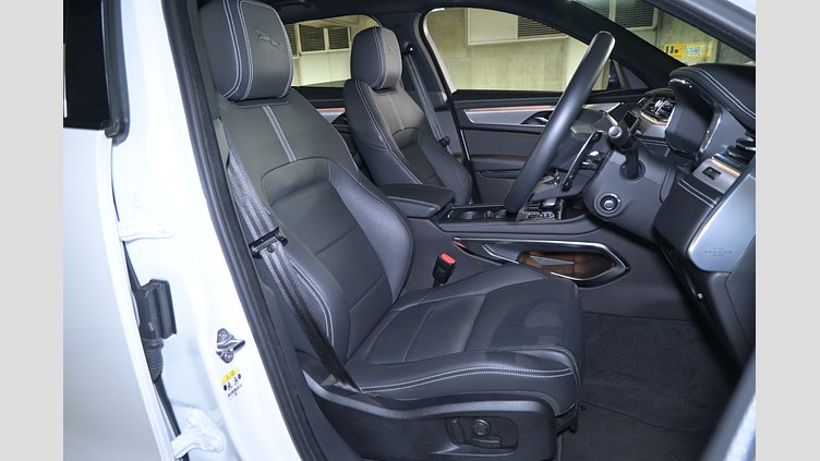 2025 認定中古車 Jaguar F-Pace オストゥーニパールホワイト D204 AWD（オートマチック）MHEV R-DYNAMIC SE