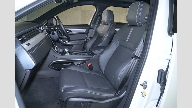 2025 認定中古車 Jaguar F-Pace オストゥーニパールホワイト D204 AWD（オートマチック）MHEV R-DYNAMIC SE