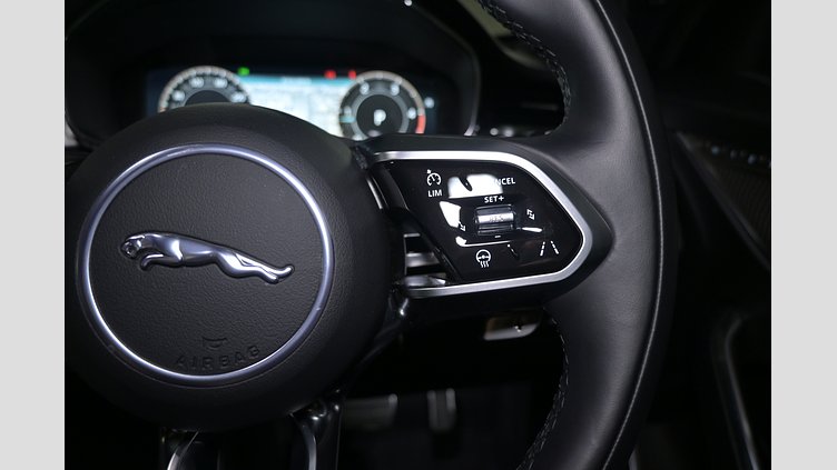 2025 認定中古車 Jaguar F-Pace オストゥーニパールホワイト D204 AWD（オートマチック）MHEV R-DYNAMIC SE