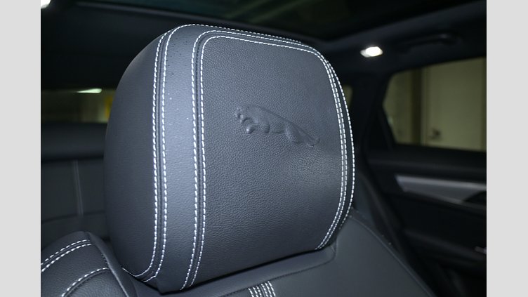 2025 認定中古車 Jaguar F-Pace オストゥーニパールホワイト D204 AWD（オートマチック）MHEV R-DYNAMIC SE