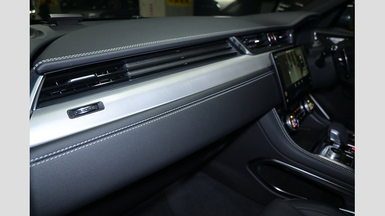 2025 認定中古車 Jaguar F-Pace オストゥーニパールホワイト D204 AWD（オートマチック）MHEV R-DYNAMIC SE