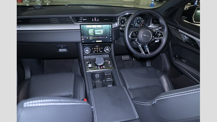 2025 認定中古車 Jaguar F-Pace オストゥーニパールホワイト D204 AWD（オートマチック）MHEV R-DYNAMIC SE