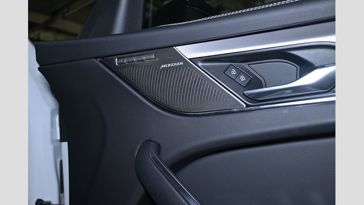 2025 認定中古車 Jaguar F-Pace オストゥーニパールホワイト D204 AWD（オートマチック）MHEV R-DYNAMIC SE