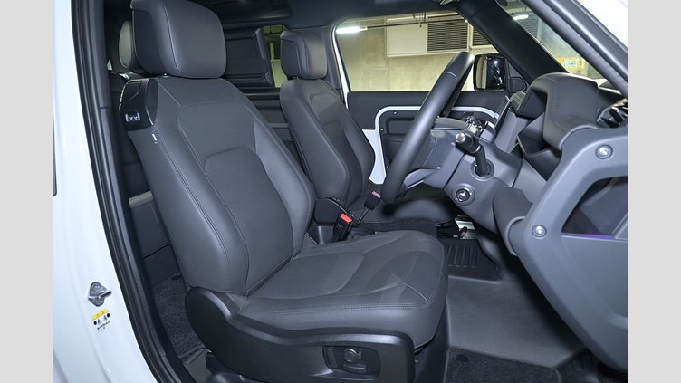 2025 認定中古車 Land Rover Defender 90 フジホワイト D350 ディーゼルマイルドハイブリッド X-Dynamic HSE