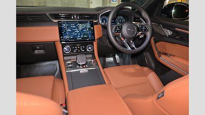 F-Pace 21