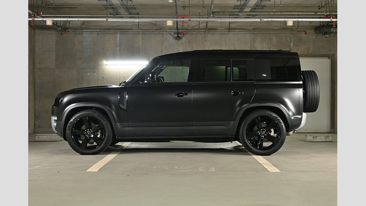 2023 認定中古車 Land Rover Defender 110 サントリーニブラック P300 AWD（AT） SE
