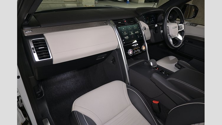 2023 認定中古車 Land Rover Discovery Fuji White 3.0 litre i6D​ R-Dynamic HSE D300