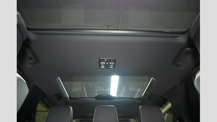 2023 認定中古車 Land Rover Discovery Fuji White 3.0 litre i6D​ R-Dynamic HSE D300
