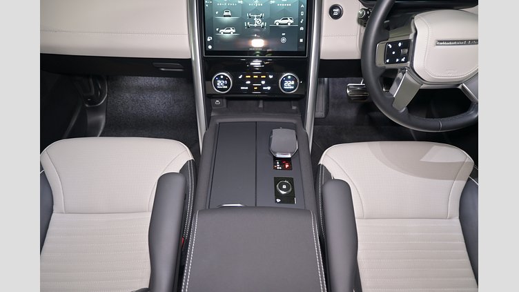 2023 認定中古車 Land Rover Discovery Fuji White 3.0 litre i6D​ R-Dynamic HSE D300