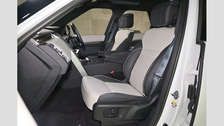 2023 認定中古車 Land Rover Discovery Fuji White 3.0 litre i6D​ R-Dynamic HSE D300