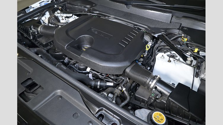 2023 認定中古車 Land Rover Discovery Fuji White 3.0 litre i6D​ R-Dynamic HSE D300